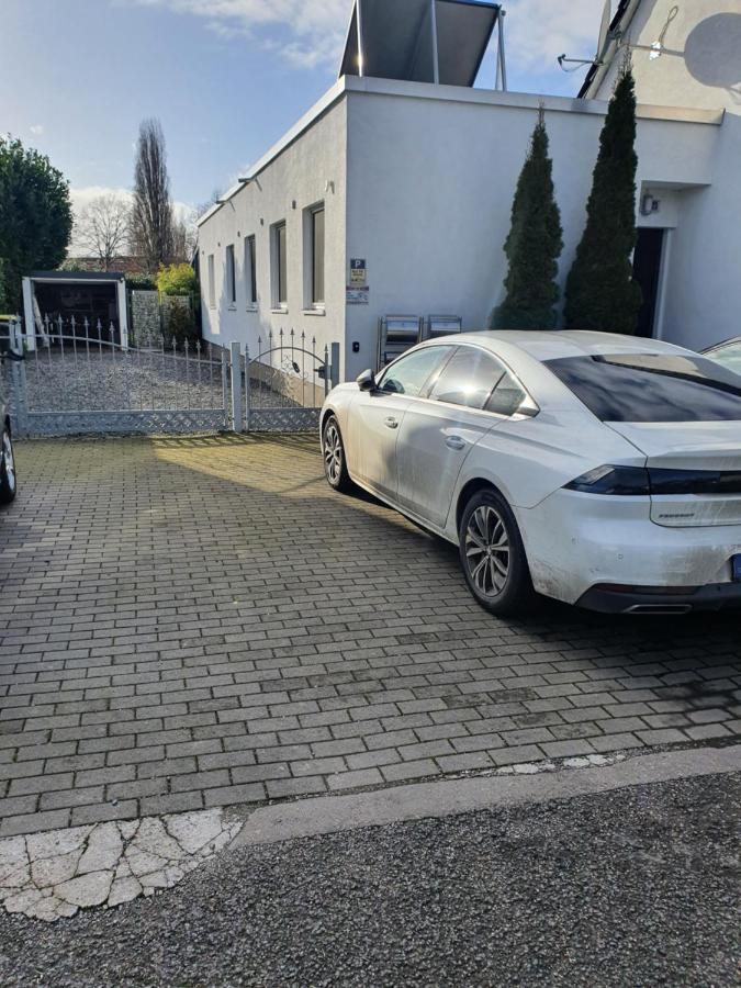 Zwei Schicke Apartments Mit Parkplatz Cologne Luaran gambar